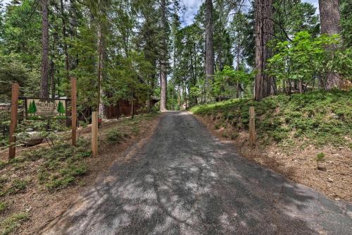 Cabin With Bbq Deck, Near Big Trees State Park!