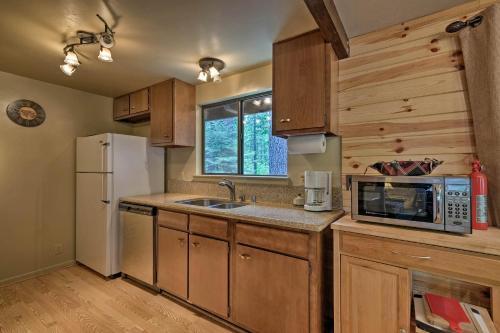 Cabin With Bbq Deck, Near Big Trees State Park!