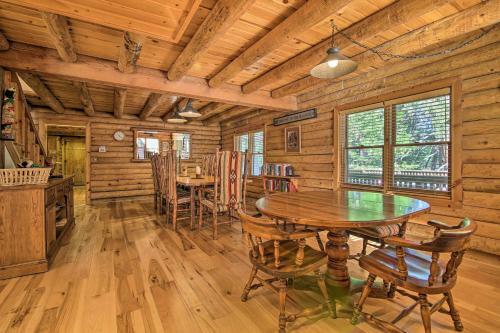 Custom-built Cabin With Spacious Deck 5 Mi To Hiking