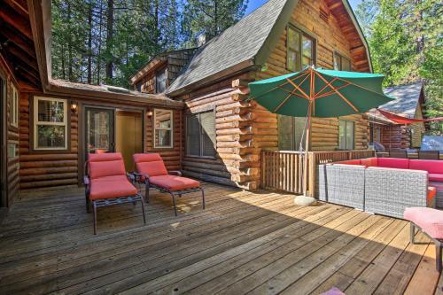 Custom-built Cabin With Spacious Deck 5 Mi To Hiking