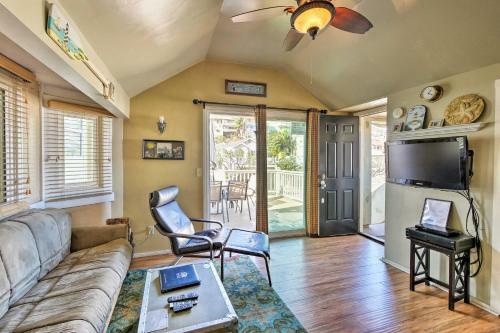 Tropical Island Escape With Deck, Walk To Avalon Bay