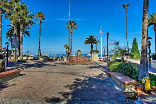 Tropical Island Escape With Deck, Walk To Avalon Bay
