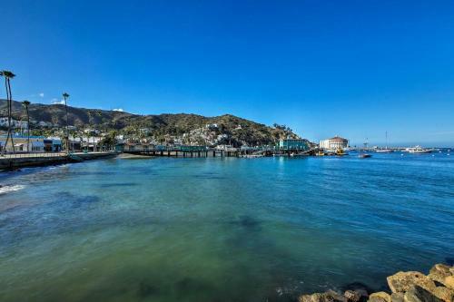 Tropical Island Escape With Deck, Walk To Avalon Bay