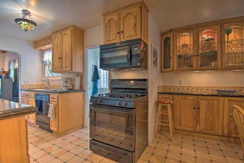 Catalina Getaway Walkable Location