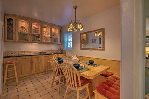 Catalina Getaway Walkable Location