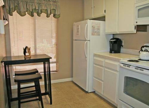 Bahia Vista Condos By Catalina Vacations