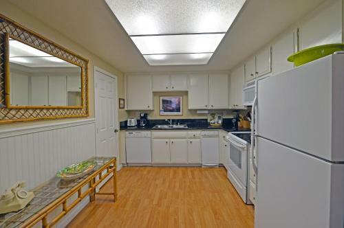 Bahia Vista Condos By Catalina Vacations