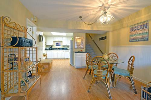Bahia Vista Condos By Catalina Vacations