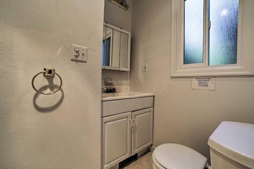 Riverfront Cottage In Redwoods With Decks And Beach!