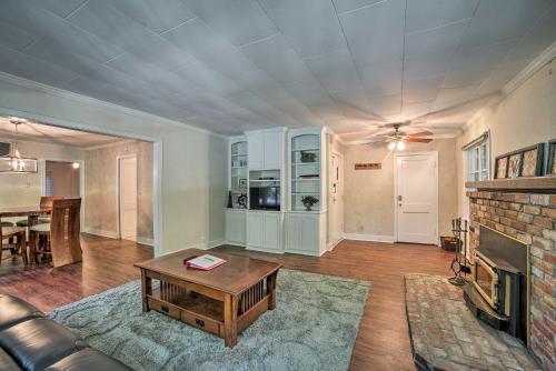 Riverfront Cottage In Redwoods With Decks And Beach!