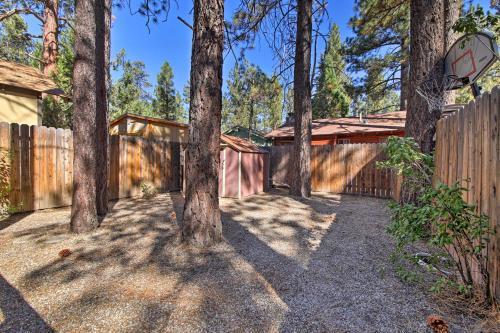 Cozy Big Bear Cabin With Spacious Deck And Fireplace!