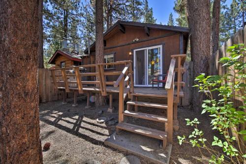 Cozy Big Bear Cabin With Spacious Deck And Fireplace!