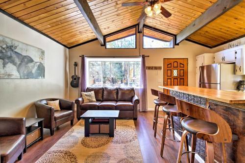 Cozy Big Bear Cabin With Spacious Deck And Fireplace!