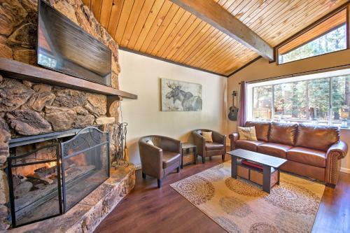 Cozy Big Bear Cabin With Spacious Deck And Fireplace!