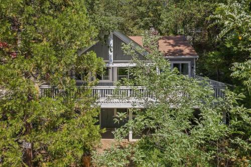 Rustic Cabin Retreat- Mins From Bass Lake