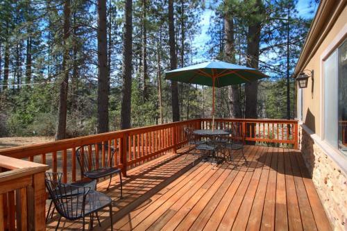 Bass Lake`s Honeybee Cabin