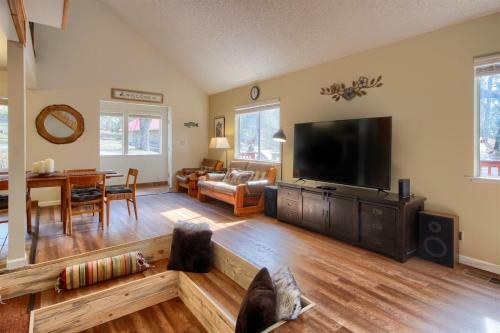 Bass Lake`s Honeybee Cabin