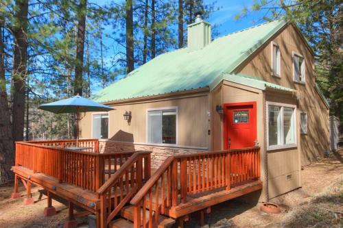 Bass Lake`s Honeybee Cabin