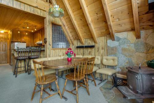 1 Bed 1 Bath Vacation Home In Big Bear