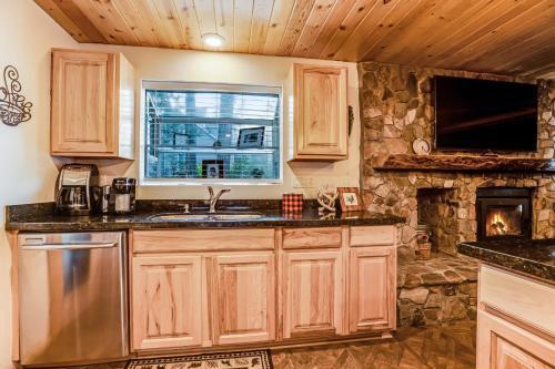 Squirrel's Landing - 1 Bed 1 Bath Vacation Home In Big Bear Lake