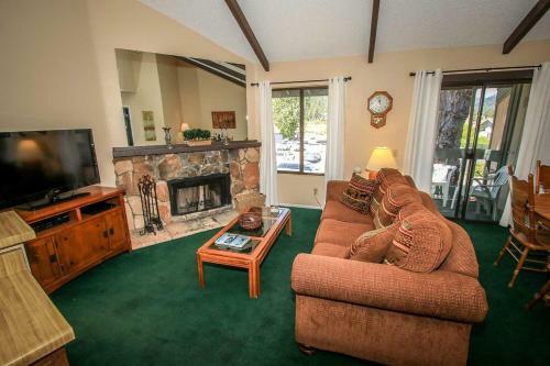 Boulder Creek-1412 By Big Bear Vacations