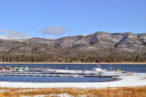 New Listing! Alpine Bungalow With Private Hot Tub Cabin