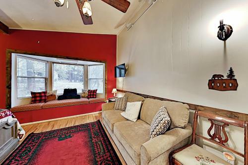 New Listing! Alpine Bungalow With Private Hot Tub Cabin