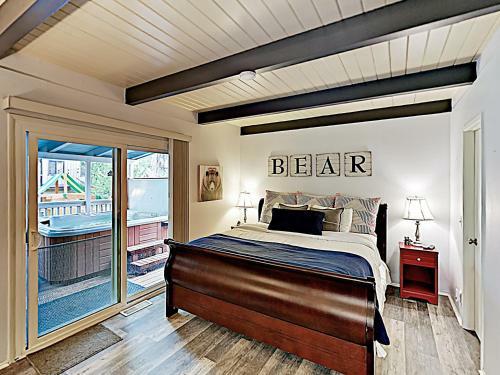Walk To Slopes! Mountain Home With Private Hot Tub Home