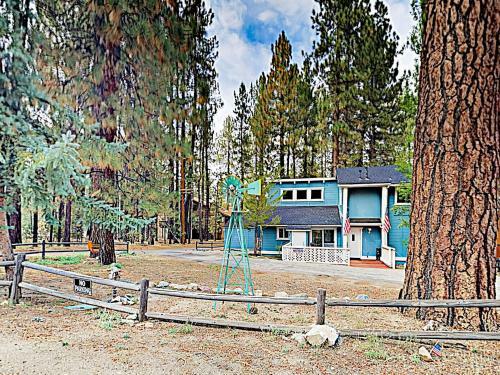 Walk To Slopes! Mountain Home With Private Hot Tub Home