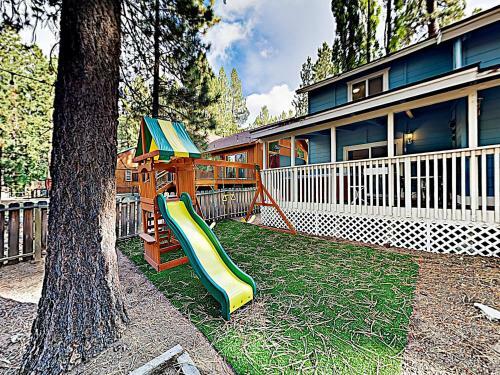 Walk To Slopes! Mountain Home With Private Hot Tub Home