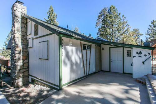 Moon Escape - 1961 By Big Bear Vacations