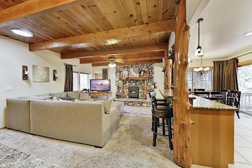Spacious Lake Getaway With Hot Tub & Game Garage Home