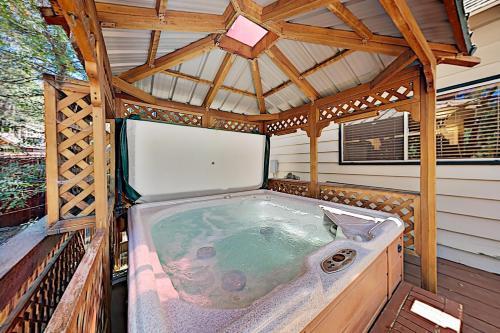 Spacious Lake Getaway With Hot Tub & Game Garage Home