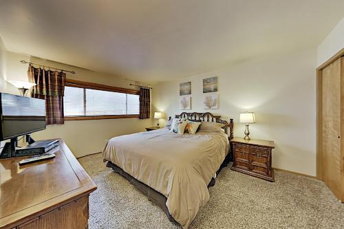 Spacious Lake Getaway With Hot Tub & Game Garage Home