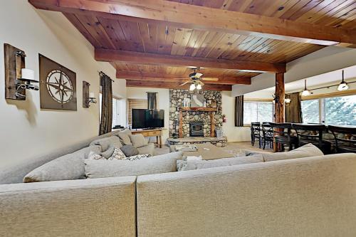 Spacious Lake Getaway With Hot Tub & Game Garage Home