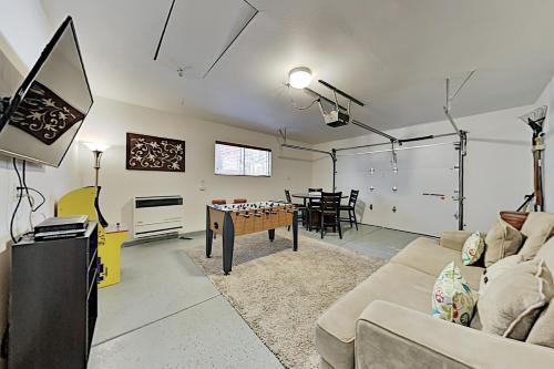 Spacious Lake Getaway With Hot Tub & Game Garage Home