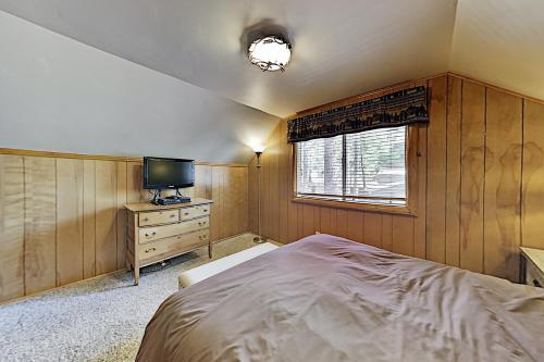 Spacious Lake Getaway With Hot Tub & Game Garage Home