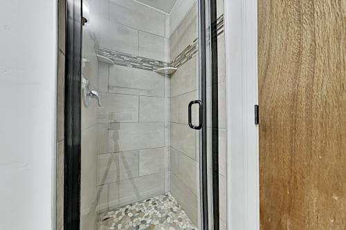 Spacious Lake Getaway With Hot Tub & Game Garage Home
