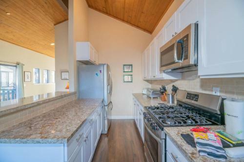 Viking Bear Lair Lakefront Condo