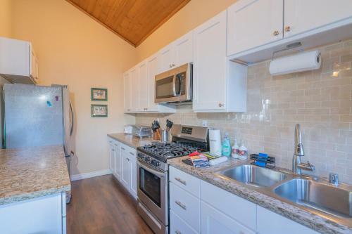Viking Bear Lair Lakefront Condo