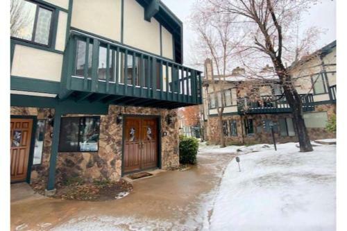 Viking Bear Lair Lakefront Condo