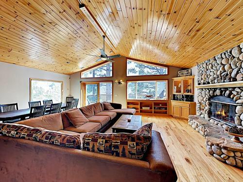 New Listing! Custom Lakeside Haven With Water Views Home
