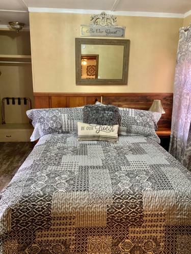 Hotel Grey Squirrel Resort