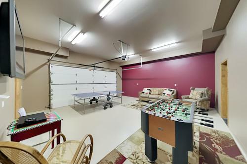 Apartamento All-suite Gem - Private Hot Tub & Game Room Duplex