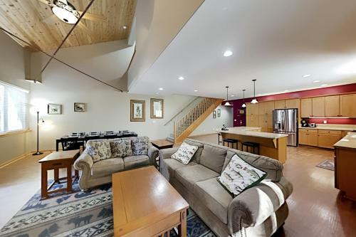 Apartamento All-suite Gem - Private Hot Tub & Game Room Duplex