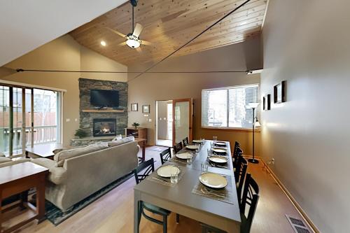 Apartamento All-suite Gem - Private Hot Tub & Game Room Duplex