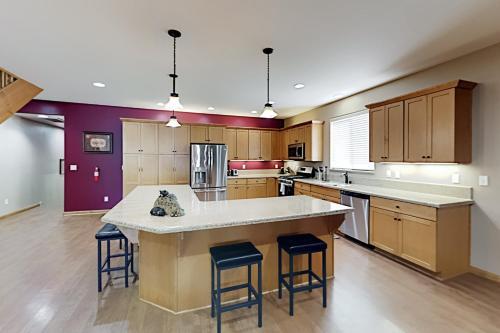 Apartamento All-suite Gem - Private Hot Tub & Game Room Duplex