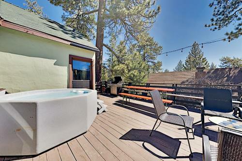 Incredible Restored Vintage Cabin With Hot Tub Home