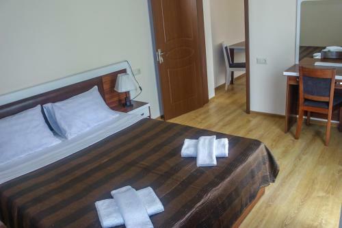 Golden Fleece Hotel