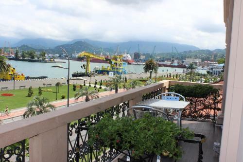 Moni Hotel